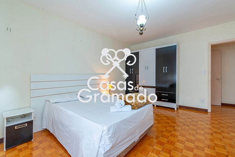 Spacious and Central 3 Bedroom Apartment