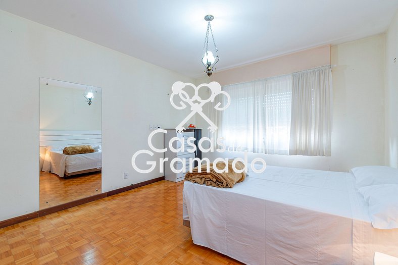 Spacious and Central 3 Bedroom Apartment